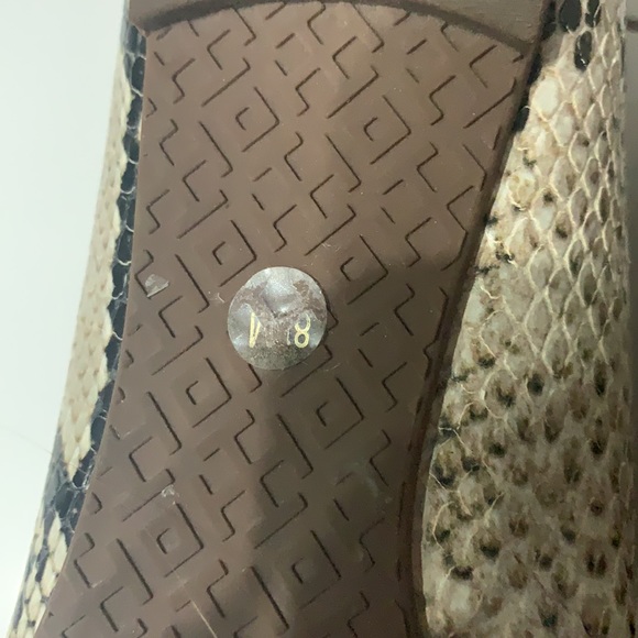 Tory Burch Snake Skin reva sz 8.5 - Picture 5 of 7